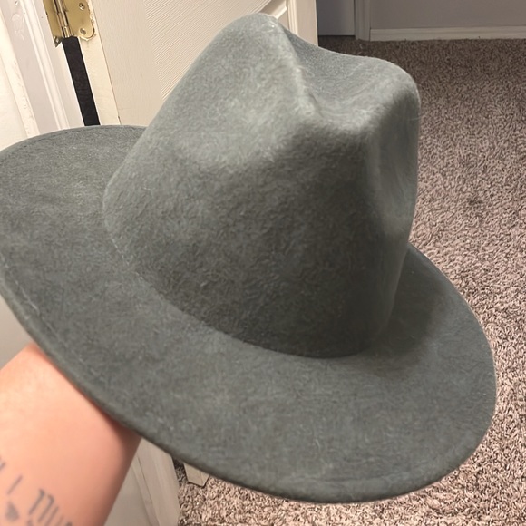 Brand new. Has never been worn.